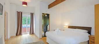 4 Schlafzimmer Unterkunft in Llangollen