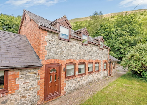 4 bedroom accommodation in Llangollen