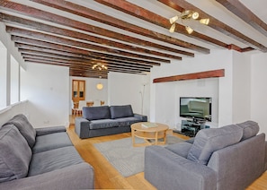 Living area - 4 bedroom accommodation in Llangollen (Llangollen)