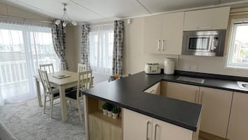 Fridge, oven, stovetop, toaster