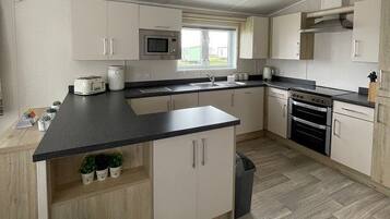 Fridge, oven, stovetop, toaster