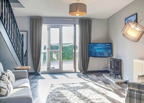 TV - 3 Bedroom Apartment with Hot Tub Pet Friendly (Thirsk)