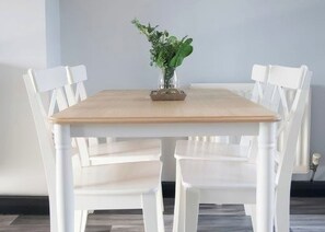 Dining - 3 Bedroom Apartment with Hot Tub Pet Friendly (Thirsk)