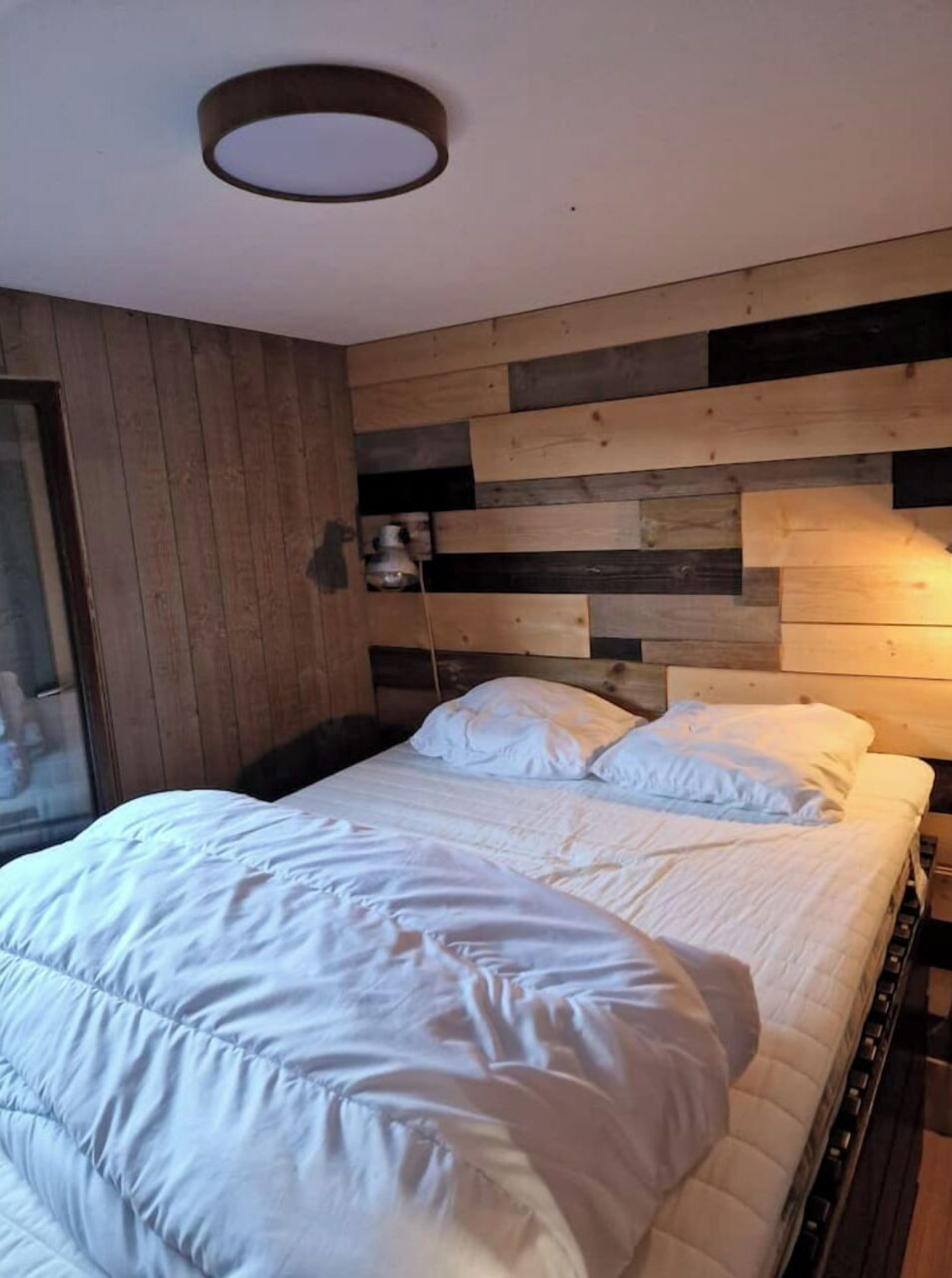 3 chambres, fer et planche à repasser