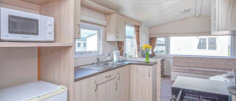 Fridge, oven, stovetop, toaster