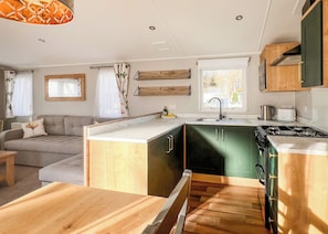 Oven - Quality 12ft-wide caravan with one double and one twin. (Chester)