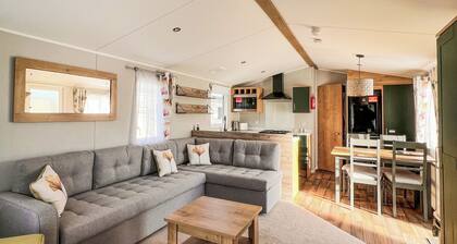 Quality 12ft-wide caravan with one double and one twin.