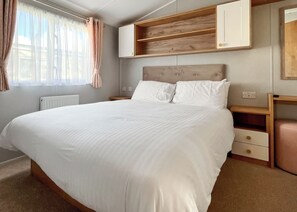 2 bedrooms, free WiFi - Quality 12ft-wide caravan with one double and one twin. (Chester)