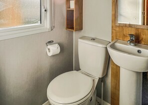 Bathroom - Quality 12ft-wide caravan with one double and one twin. (Chester)