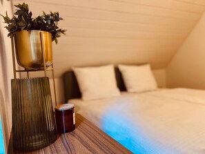 2 bedrooms, iron/ironing board, travel crib, free WiFi - ※BlackNCozy: Feldberg View, Boxspring Bed, 104sqm, Modern Black Forest※ (Feldberg (Schwarzwald))