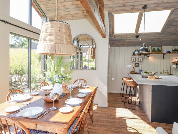 Frigorífic, rentaplats, bullidora elèctrica i torradora