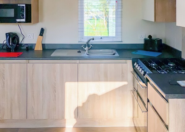Refrigerador, horno, parrilla de estufa y tostadora 
