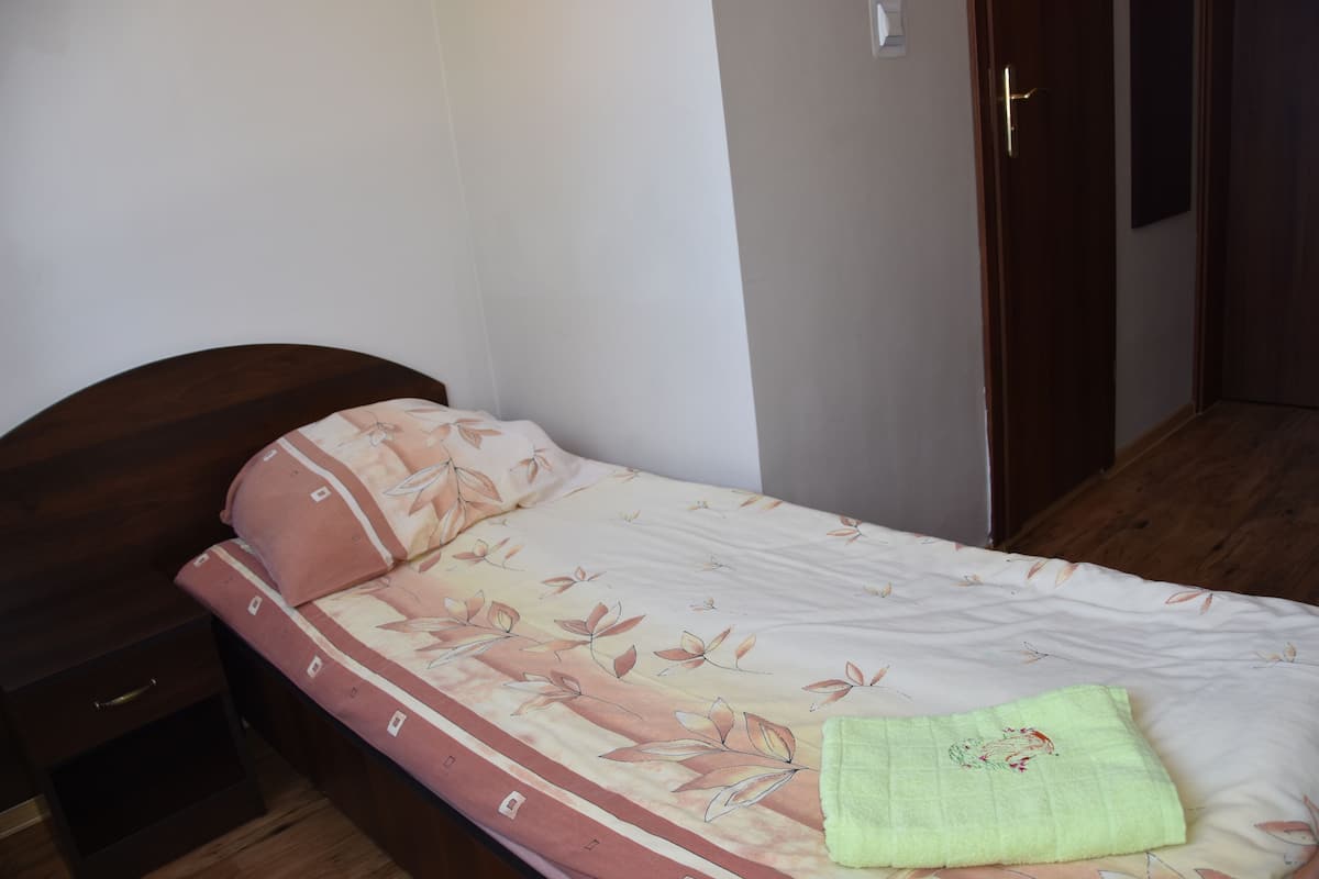 Basic Room | Blackout drapes, free WiFi, bed sheets