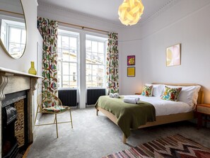 1 habitación, tabla de planchar con plancha, wifi gratis y ropa de cama 