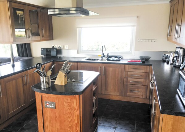 Oven - 3 bedroom accommodation in Sandymouth Bay, Bude (Sandymouth Bay, Bude)