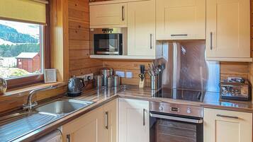 Fridge, oven, stovetop, toaster