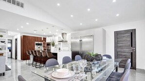 Dining - Modern 4BR with Basketball & Hot tub (Ojus)