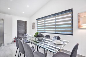 Dining - Modern 4BR with Basketball & Hot tub (Ojus)