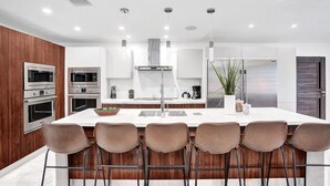 House | Private kitchen - Modern 4BR with Basketball & Hot tub (Ojus)