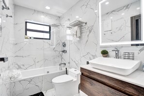 Bathroom - Modern 4BR with Basketball & Hot tub (Ojus)