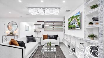 House | Living area | 42-inch flat-screen TV with digital channels, TV