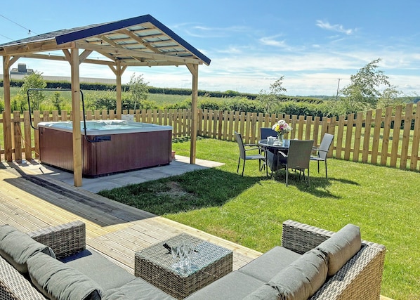 Outdoor dining - 2 bedroom accommodation in Withernsea (Withernsea)