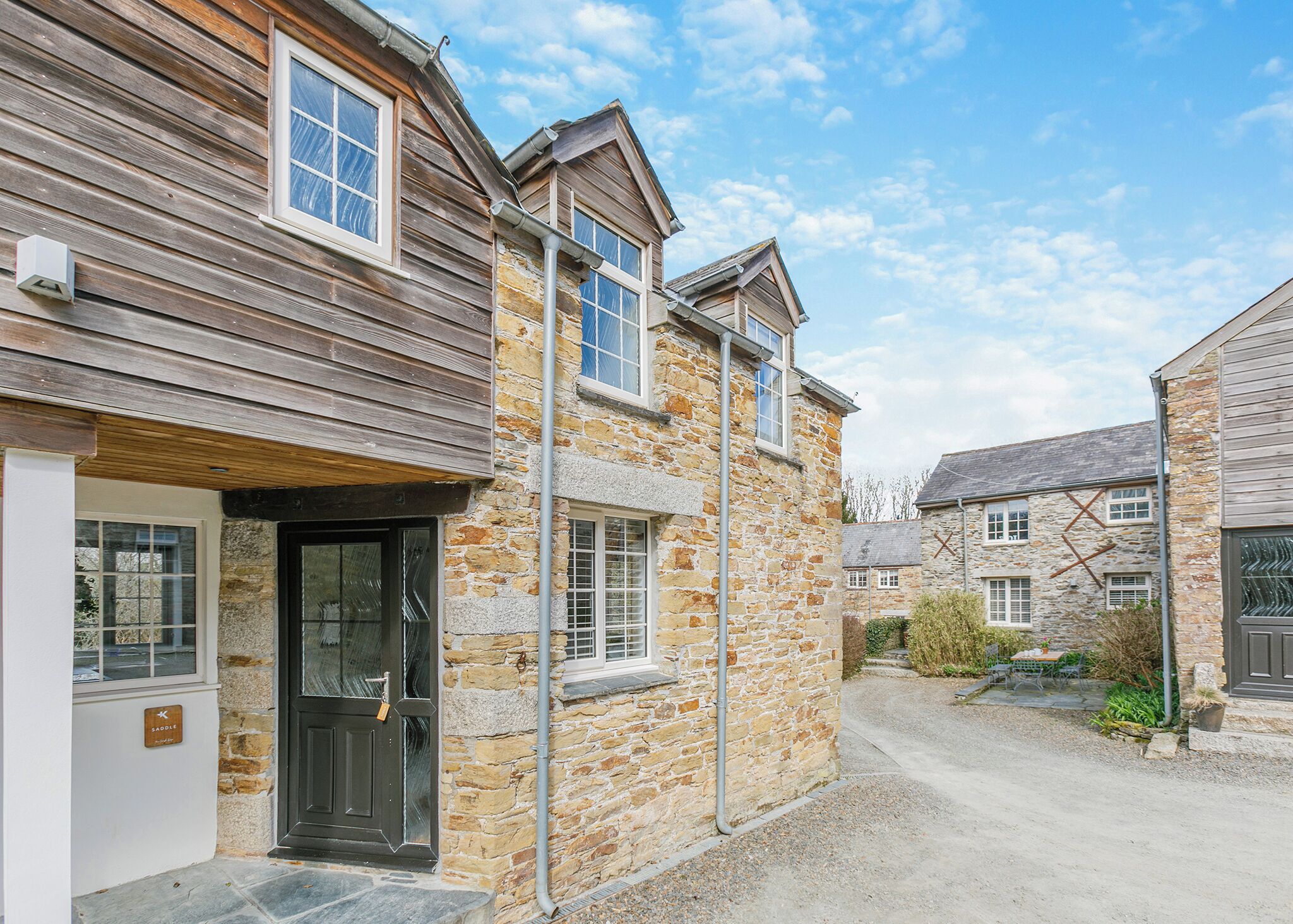 المنشأة من الخارج