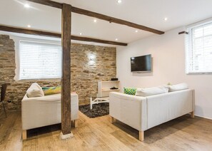 Living area - 1 bedroom accommodation in Watergate, Looe (Watergate, Looe)