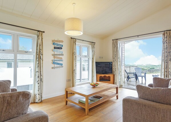 Living area - 1 bedroom accommodation in Carnmenellis, Nr Falmouth (Carnmenellis, Nr Falmouth)