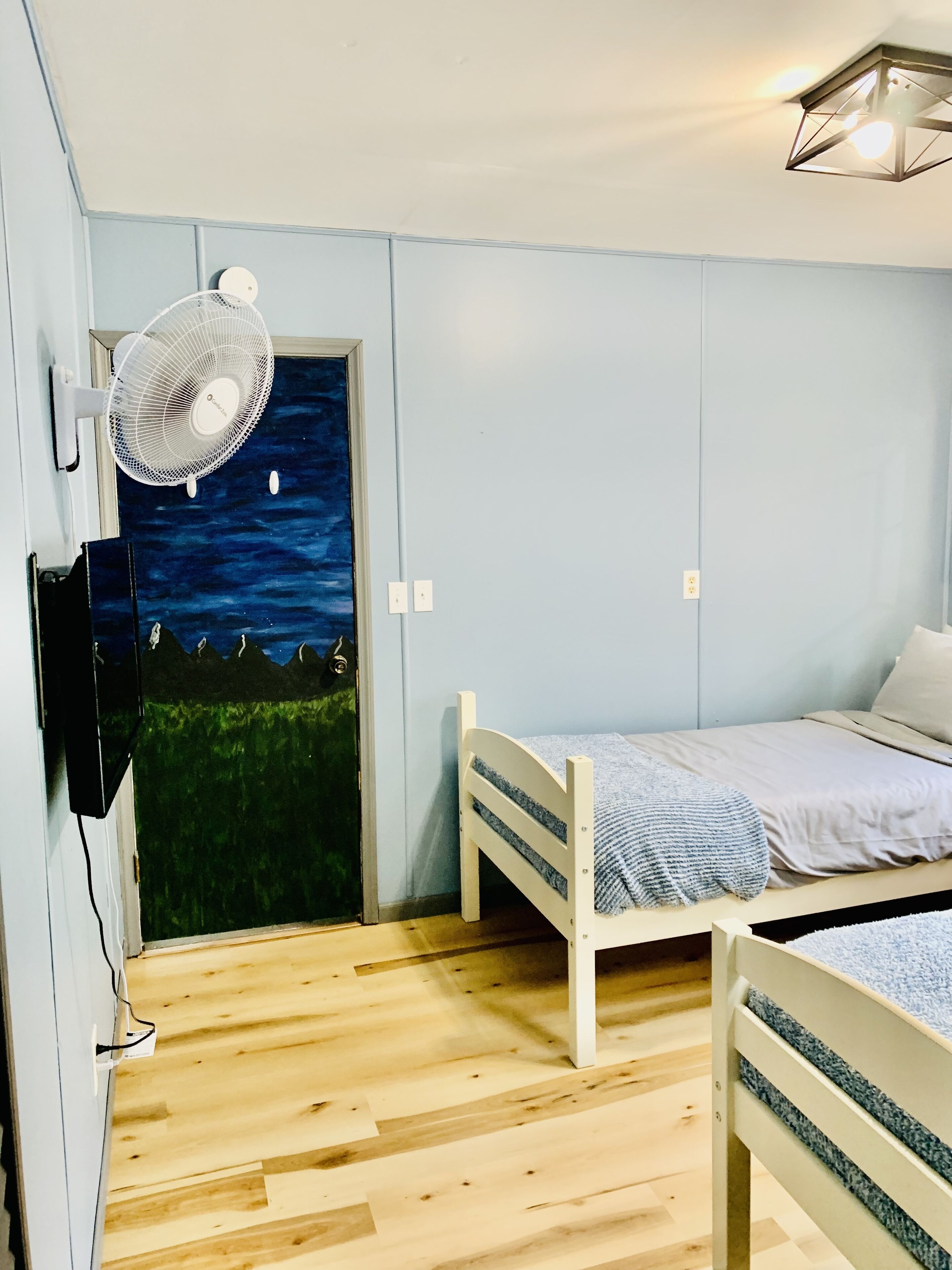 2 habitaciones, tabla de planchar con plancha y wifi gratis 