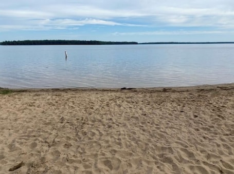 Beach towels. Cozy 2 bedroom house easy access to trails and 2 private beaches!