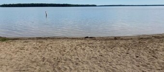 Cozy 2 bedroom house easy access to trails and 2 private beaches!