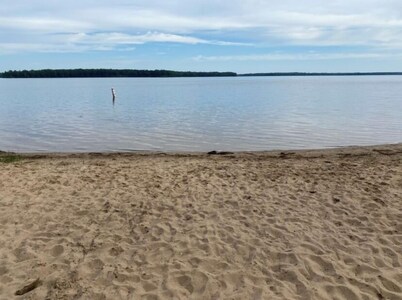 Cozy 2 bedroom house easy access to trails and 2 private beaches!