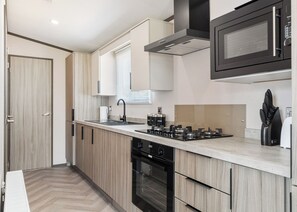 Oven - Well equipped modern caravan. (Reynalton, Nr Narberth)