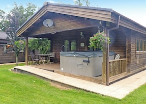 Outdoor dining - Spacious timber lodge with one double and one single in one room. (Kentisbeare, Nr Cullompton)