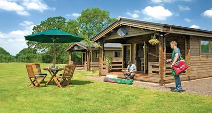 Spacious timber lodge with one double and one single in one room.