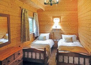 2 bedrooms, WiFi - Spacious timber lodge with one double and one single in one room. (Kentisbeare, Nr Cullompton)