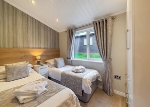 4 bedrooms, free WiFi - 4 bedroom accommodation in Tenby (Tenby)