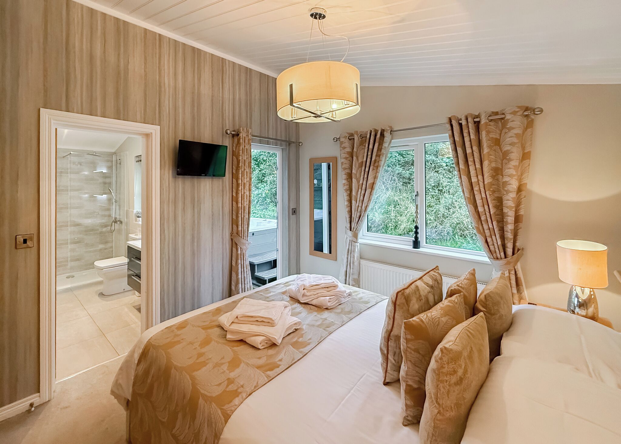 4 bedrooms, free WiFi