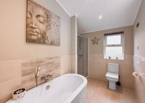 Bathroom - 4 bedroom accommodation in Tenby (Tenby)