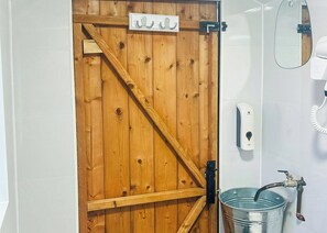 Bathroom - 0 bedroom accommodation in Aldeby (Aldeby)