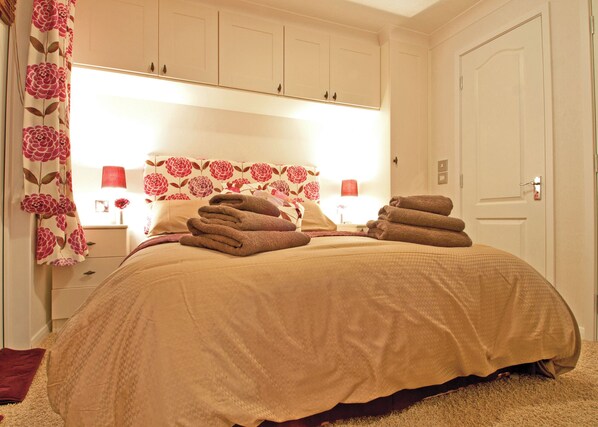 Unclassified image, 1 of 6, button