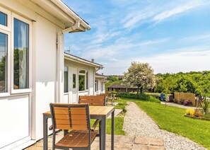 Outdoor dining - 1 bedroom accommodation in Nr St Austell (Nr St Austell)
