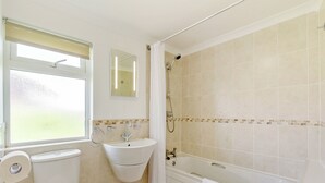 Bathroom - 1 bedroom accommodation in Nr St Austell (Nr St Austell)