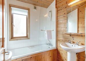 Bathroom - 2 bedroom accommodation in Nr St Austell (Nr St Austell)