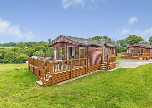 2 bedroom accommodation in Nr St Austell