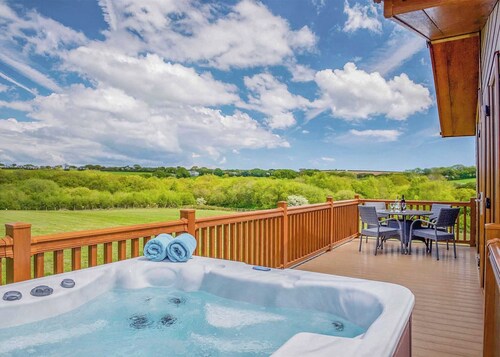 2 bedroom accommodation in Nr St Austell