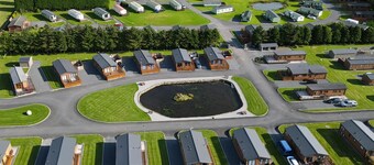 Comfortable and spacious lodge with two doubles, one with en suite shower.