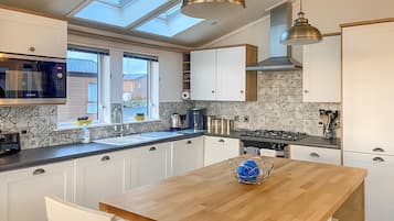 Fridge, oven, stovetop, toaster
