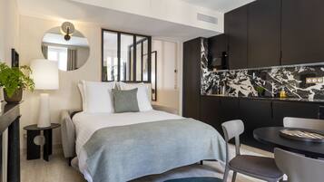 1 slaapkamer, een strijkplank/strijkijzer, gratis wifi, beddengoed